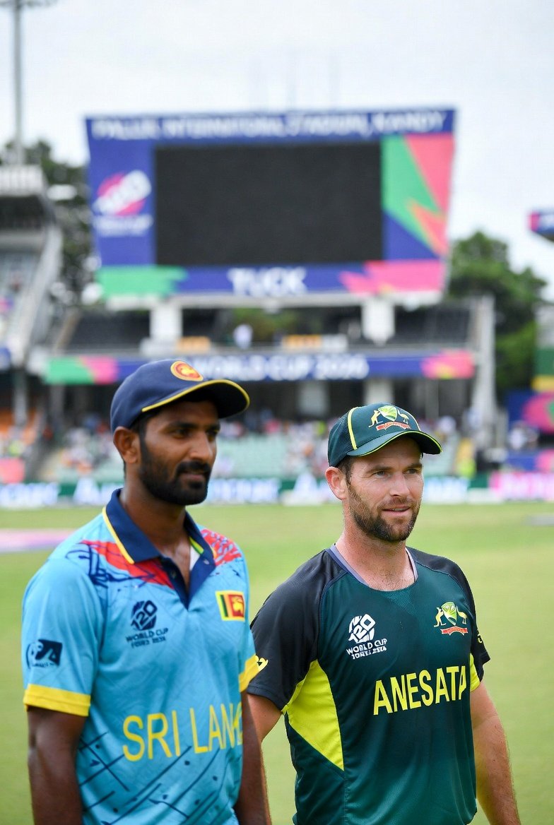 sachinagra5's tweet image. AUS vs SL लाइव अपडेट🔥🔥! ऑस्ट्रेलिया ने पावरप्ले में धमाल मचाया लेकिन अब विकेट गिर रहे हैं... 127/3 (12 ओवर)! Head की तूफानी 50 के बाद आउट! क्या AUS 200 पार कर पाएगा? या SL कम बैक करेगा? 🏏🇦🇺🇱🇰 #T20WorldCup2026 #AusVsSL #CricketLive #JioHotstar