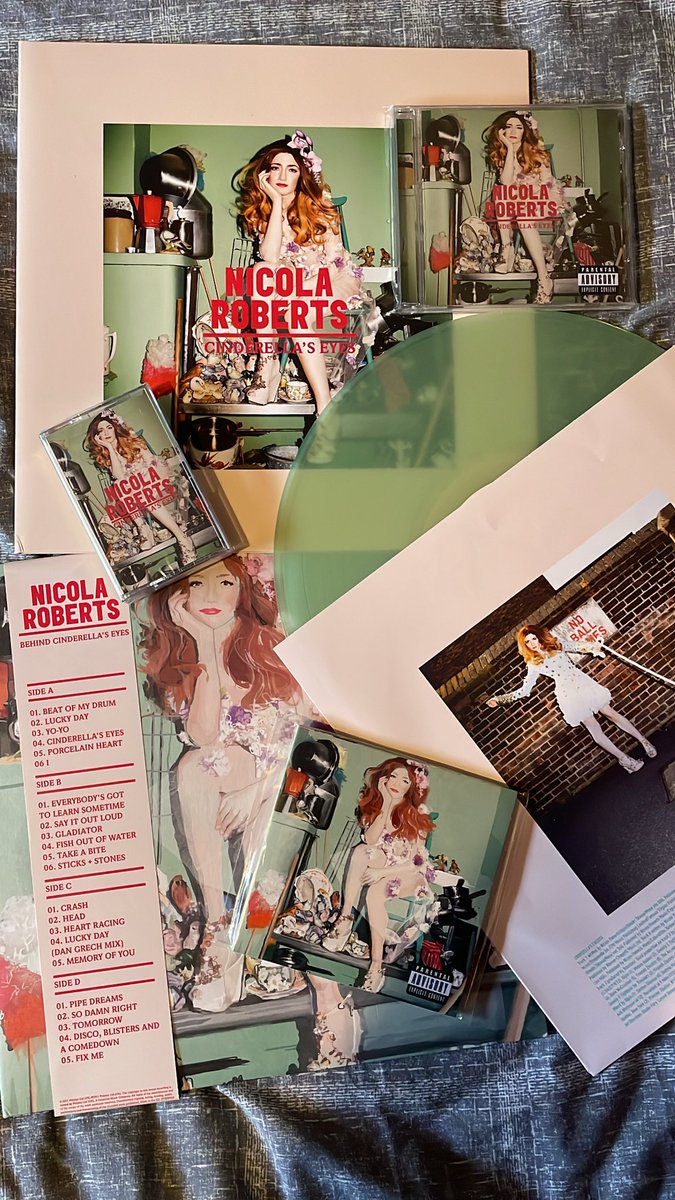 breakthetensean's tweet image. Need everyone to get into one of the BEST ALBUMS OF ALL TIME! 👠💚