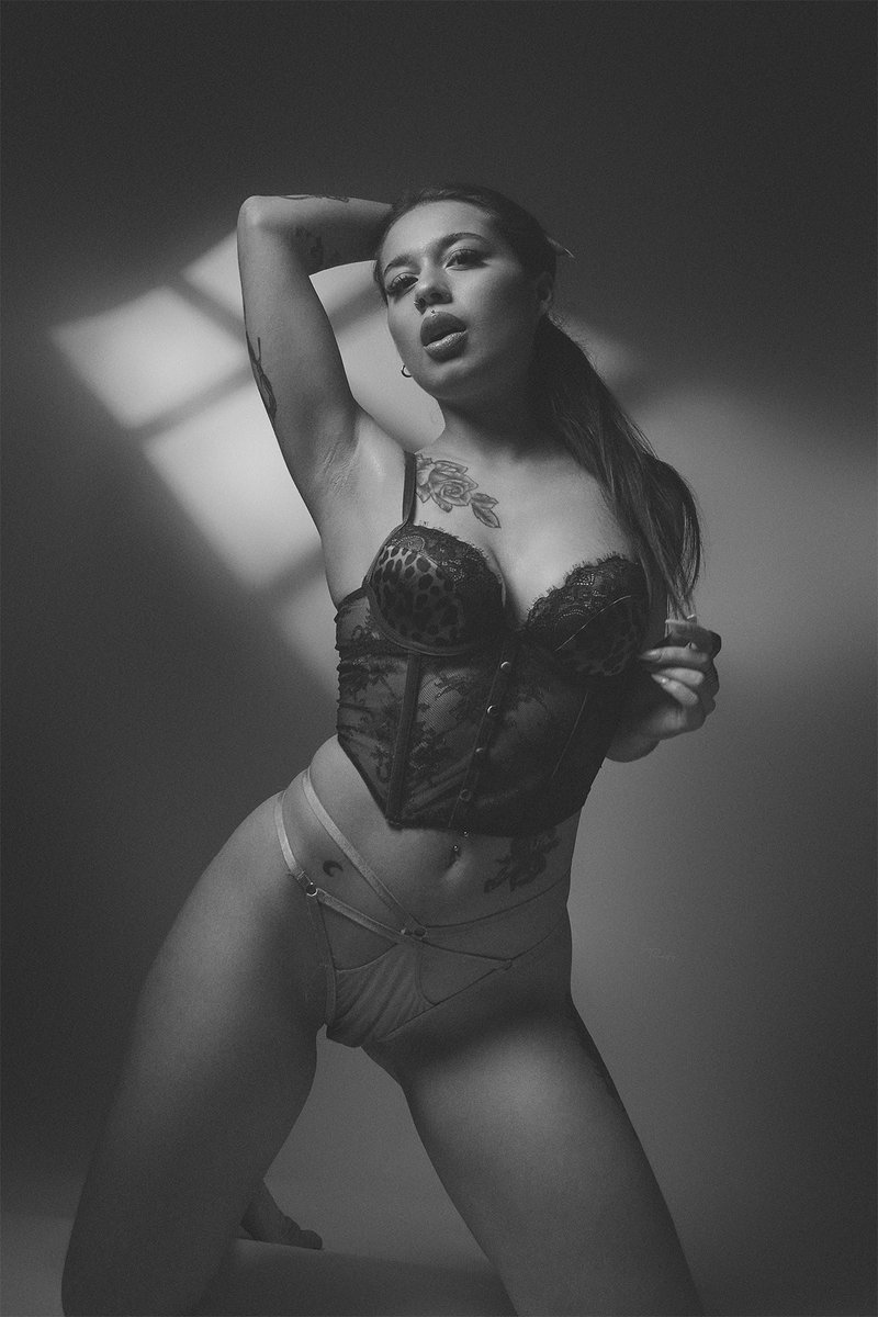 Sam40002001's tweet image. Good day everyone 😊
Follow me for more erotic and artistic nude works 
Complete set available on my Patreon.
Check link in my bio 😉