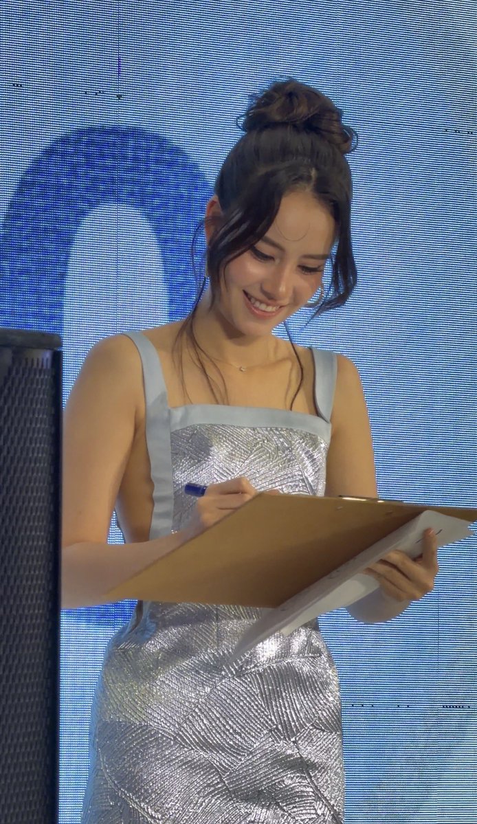 สุขสันต์วันเกิดนะน้องเจน่า ในที่สุดก็อายุ 20 ปีบริบูรณ์ ขอให้เป็นปีที่ดี ได้ทำอะไรที่อยากทำเยอะๆนะ ขอให้สุขภาพแข็งแรง เป็นวัยรุ่นไม่ปวดหลังนะ  แล้วก็ไม่ว่าเจน่าจะอยากทำอะไร หรืออยากได้กำลังใจ อยากให้รู้ว่าไว้ว่าว่ามีคนรักและซัพพอร์ตน้องเจน่าเสมอนะ เจน่าเก่งมากกกกก