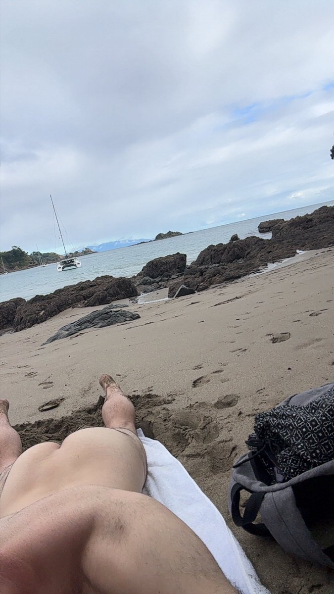 SubSuckrr's tweet photo. Ass out on the beach 😈 #bottom #subbottom https://t.co/VXtTukUP6w
