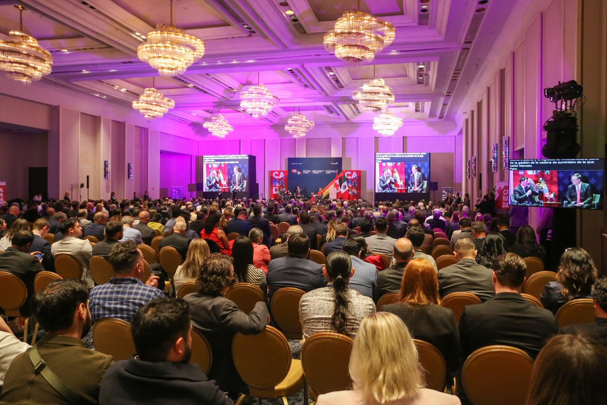 dmillan's tweet image. Histórica misión comercial canadiense! Más de 370 empresarios de 250 empresas visitan nuestro país para cerrar negocios.

El ministro Dominic LeBlanc y el secretario Marcelo Ebrard refuerzan la cooperación económica México - Canadá 🇲🇽➡️🤝🇨🇦, que creció 13 veces en 30 años!