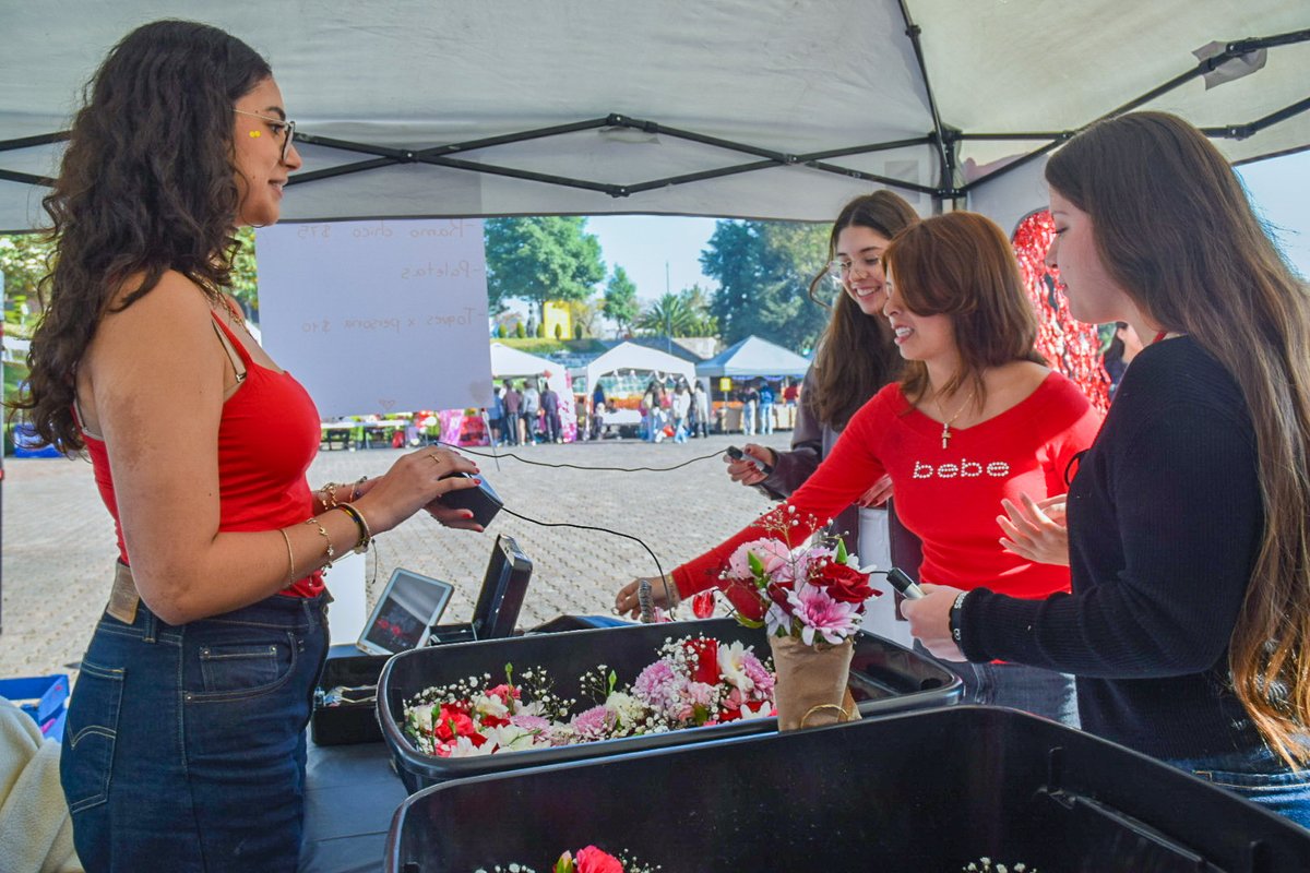 ITESMCEM's tweet photo. 💘 Momentos para compartir, convivir y celebrar el amor y la amistad… así vivieron nuestras y nuestros estudiantes Tec in Love en #PrepaTec Estado de México 💙 https://t.co/zrDMLS6nET