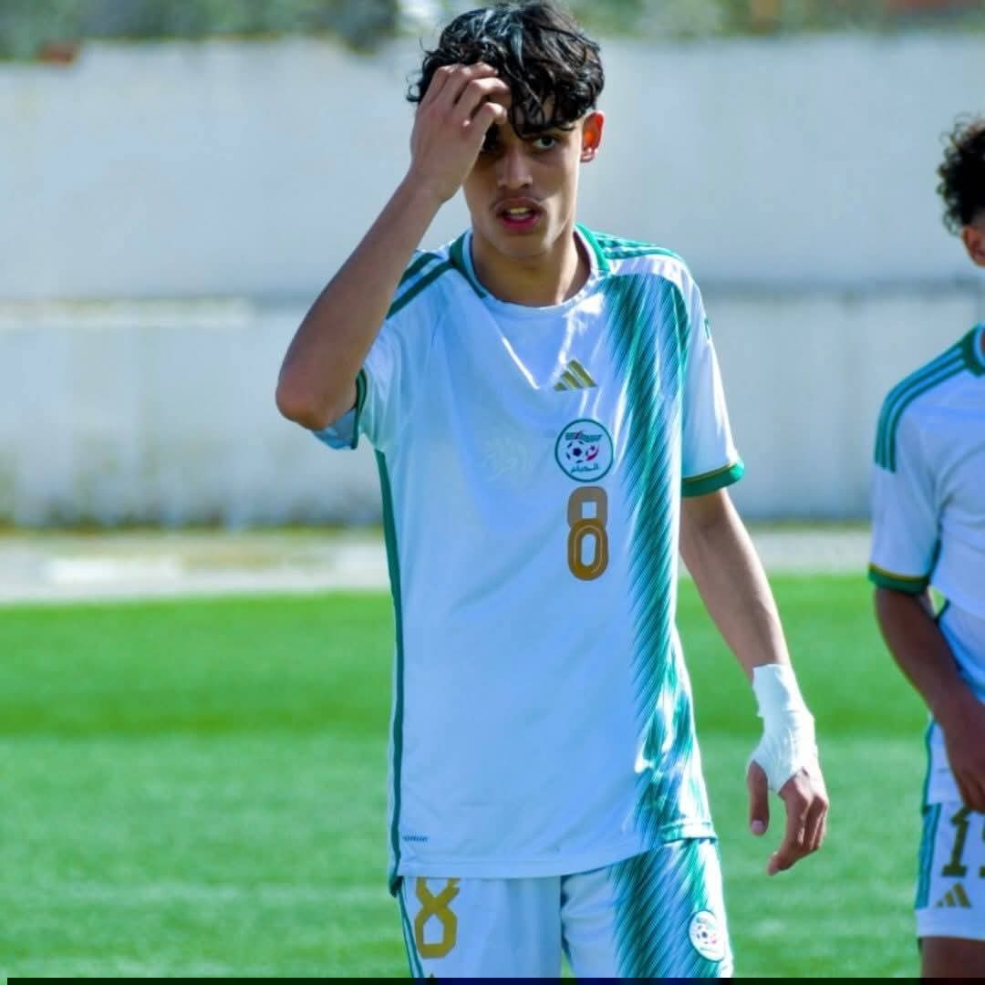 #رضا_مزوار__بيدري_الصغير_ديال_وهران!
 جوهرة كروية ومتعة بصرية في وسط الميدان 
اللقب: مزوار
الإسم: رضا
المركز: وسط ميدان هجومي
الفريق: مولودية وهران
المنتخب: المنتخب الوطني الجزائري (الفئات الشبانية)
الفئة: U16
تاريخ الميلاد: 22 مارس 2010