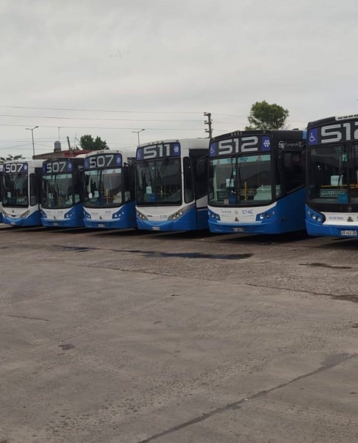 CiudadDeBondis's tweet photo. ASI QUEDA EL REPARTO DE LINEAS
🔴 ⚪ #LaColorada (178): Líneas 500, 503 y 508
🟤 🟡 #MOPrimeraJunta (324): Lineas 506, 509 y 513
🔵 ⚪ #SanVicente (#DOTA 🐝): Líneas 507, 511 y 512
Como novedad, habrá un articulado en la renovada #Linea512.
📸 #AportesCDB https://t.co/CDSZ8JBZyl