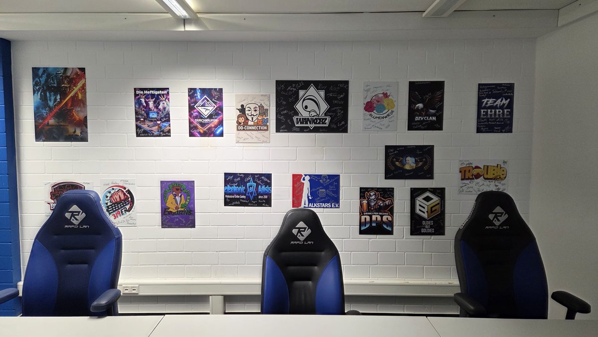 Heute ist die Community "Blumenwiese" aus dem Lan Haus abgereist.

Dies war nun auch schon der fünfte Besuch bei uns. Vielen Dank an euch alle und damit auch mit dem Displate bei uns verewigt.♥️

Buchung für nächstes Jahr steht ja auch schon.💪

rapidlan.de
#lanparty