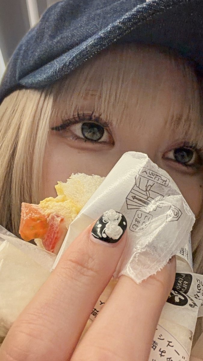 9_manatee_6's tweet photo. 朝：オイコス
昼：おにぎり2個、ねりうめ
夜：サンドウィッチ、ザバス
間食：ねりうめ

今日は大阪でお仕事だったからコンビニ飯^_^
そろそろ自炊しようか？^_^ https://t.co/TY515Rismu