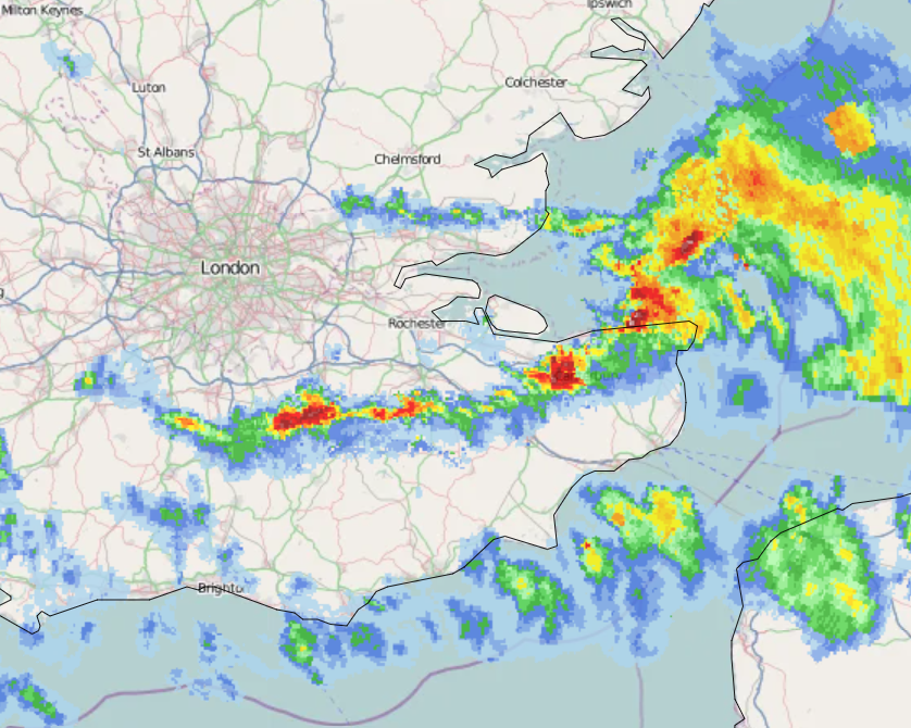 UK Thunderstorm Updates tweet media