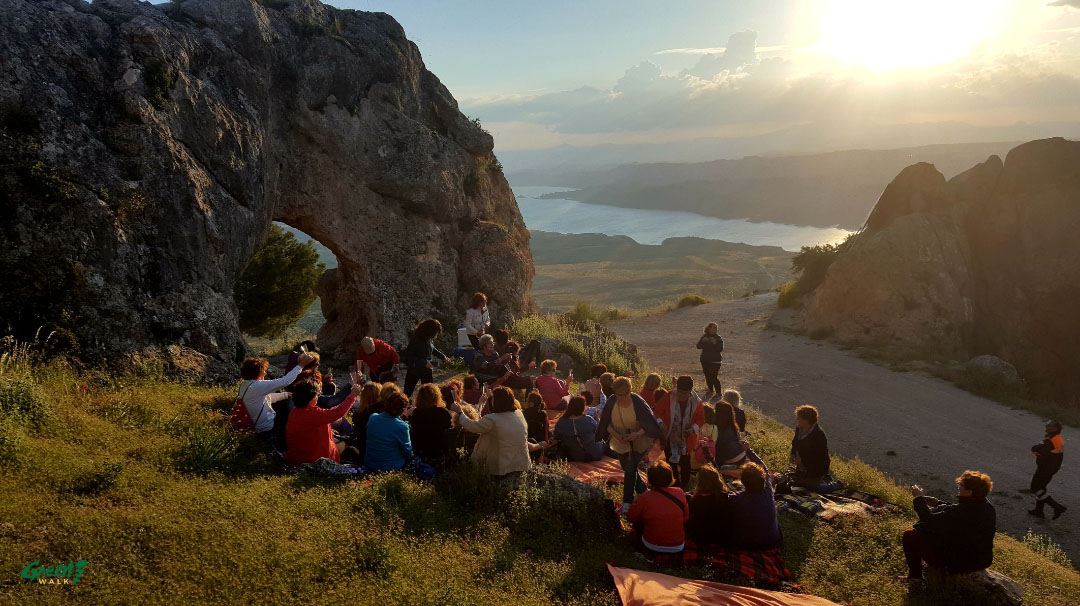 Lugares a los que siempre querremos volver 😍
¿Te vienes?
Places we will always want to return to.....
Are you coming?

#sunset #geopark #turismocientifico #divulgacion #greenwalkES #hortselquetodolove #soyecoturista #geoturismo