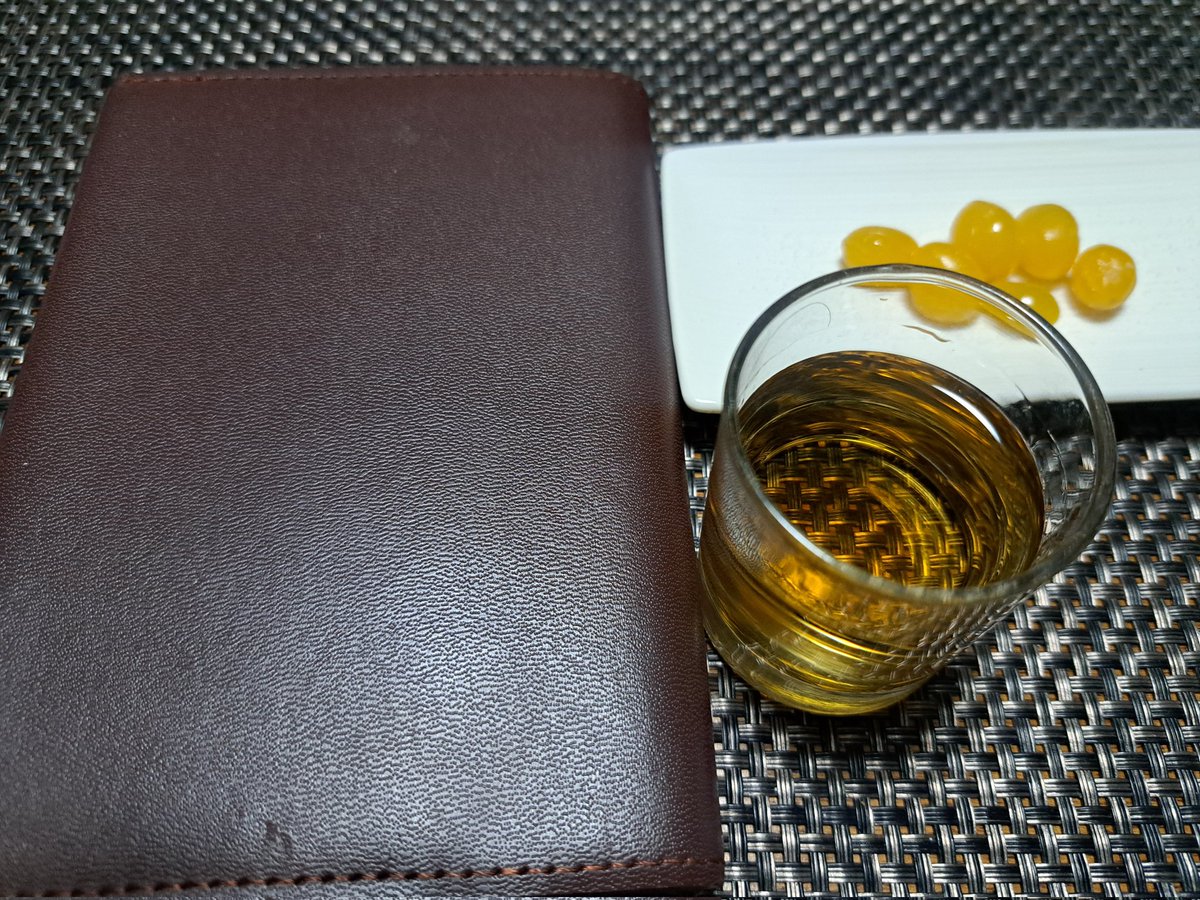 ナイトキャップは、ラムとお米のついでにJAで買ってきた銀杏。そして少しずつ読んでる『怪奇と幻想 1』から「マグナス伯爵」

※実は「あの臭い」なのに、中身を食べてみようとした先人は凄いと思う