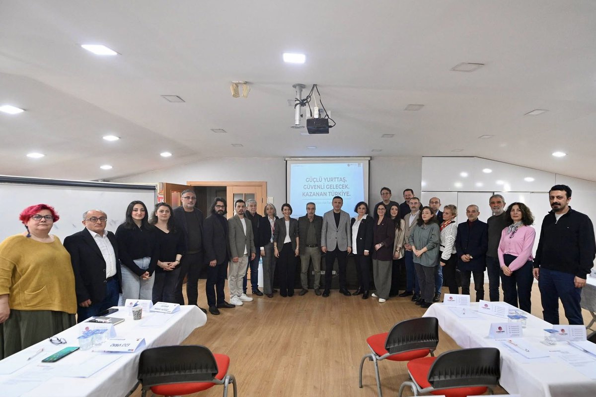 BevlerYeniParti's tweet photo. CHP Bülent Ecevit Siyaset Okulu’nun Bahçelievler İlçe Başkanlığımızda gerçekleştirdiği “İktidara Doğru Yönetici Eğitimi”ne katılım sağladık

İl Başkanımız Özgür Çelik'in açılışta bizlerle olduğu bu eğitim aynı zamanda yarının güçlü Türkiye’sini inşa edecek kadroların buluşmasıydı https://t.co/DsQzbGTCDY