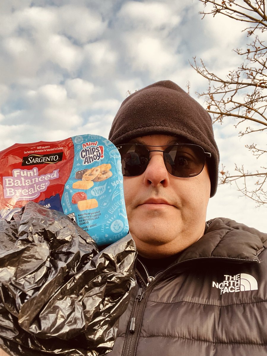 WorkforceJames's tweet photo. 3,000-day #litterchallenge Day 2,352:
Forecast is cloudy with abundance of litter.
#SnackPack 🍪
🌎🚮🗑️🐶😎✋💚 x78
#AtLeastOneaDay #OreotheDog https://t.co/1bWeF6GNyu