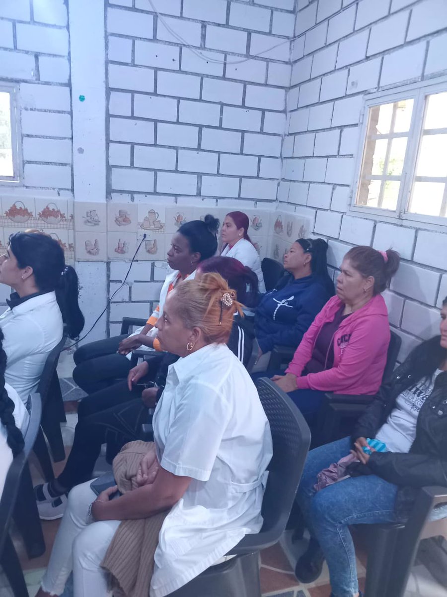 ¡Mérida en pie de lucha por la salud! 🏔️🩺 Con el 100% de los colaboradores y la dirección estatal, iniciamos la semana analizando la historia y la actualidad de #Cuba y el mundo. La información es poder y la salud nuestra misión. 🇨🇺🇻🇪 #CubaVenezuela #CubaCoopera