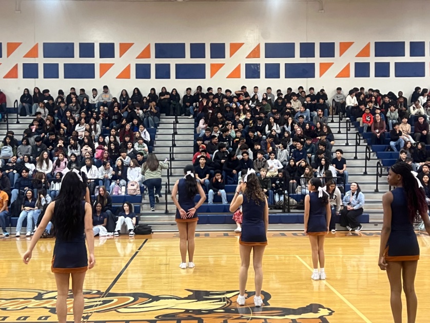 HERNANDO_MS's tweet image. Hernando Middle School Pep Rally! Let’s cheer them on to district championships!  #CHASING100