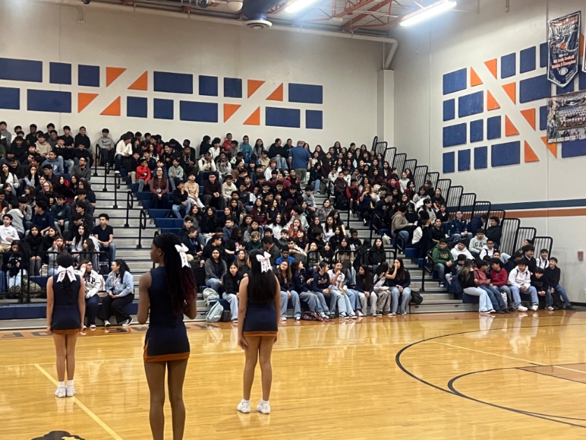 HERNANDO_MS's tweet image. Hernando Middle School Pep Rally! Let’s cheer them on to district championships!  #CHASING100