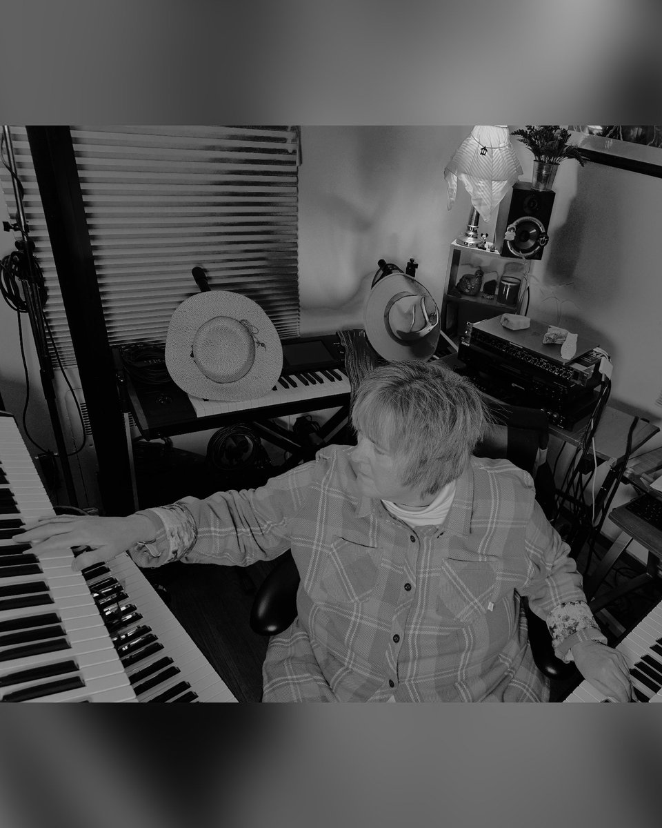 ShirleyCason's tweet photo. “Moved some keyboards around in the studio.
Feels good to switch things up.” https://t.co/wvAoD1DJvb