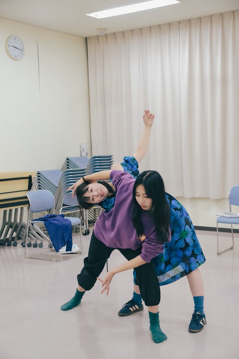 no_horn_unicorn's tweet photo. 【 稽古場便り✉️】

大がかりな美術がないシンプルな空間の中に本当の世界を創るため、身体を試行錯誤させながら動かします

これはとある動物の動き
ダンサーとして活動するコータローさんによるディレクション中

No Horn Unicorn『#猟銃』 
2/27〜28  テルプシコール
🎟️ https://t.co/iexvadkB4B https://t.co/jih0oOYK5e