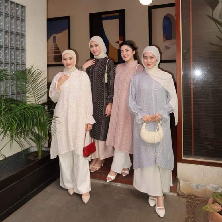 chelseeeasea's tweet photo. 2026 Outfit lebaran nggak harus ribet 🤍
Pakai tunik + celana kulot udah langsung kelihatan classy!

A thread 🧚🏻‍♀️ https://t.co/WsNWMfgyiK