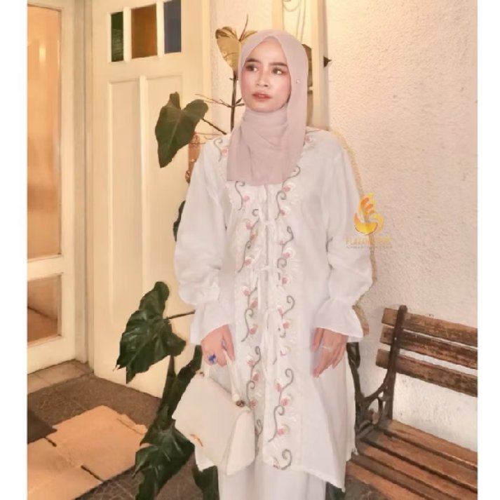 chelseeeasea's tweet photo. 2026 Outfit lebaran nggak harus ribet 🤍
Pakai tunik + celana kulot udah langsung kelihatan classy!

A thread 🧚🏻‍♀️ https://t.co/WsNWMfgyiK