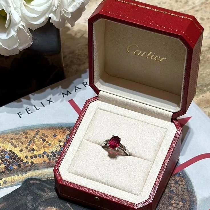 aboutsade's tweet photo. Special package for my dearest, Maudy (@jmiciyu)

Maaf, hadiah valentine-nya terlambat.
Love ya!

P.s : Listen to this playlist when you get bored at work yah. 

[https://t.co/NveekOfds1] https://t.co/WrTACCaIsp