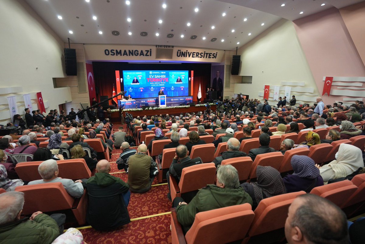 Mustafa_Destici's tweet photo. Çevre, Şehircilik ve İklim Değişikliği Bakanlığımıza bağlı TOKİ’nin 500 Bin Sosyal Konut Projesi kapsamında Eskişehir’de inşa edilecek 6.055 konutun kura çekilişine katıldık.

Hemşerilerimizin yeni yuvalarına kavuşma heyecanına ortak olduk.

Hak sahiplerine hayırlı, uğurlu olmasını temenni ediyorum.🇹🇷