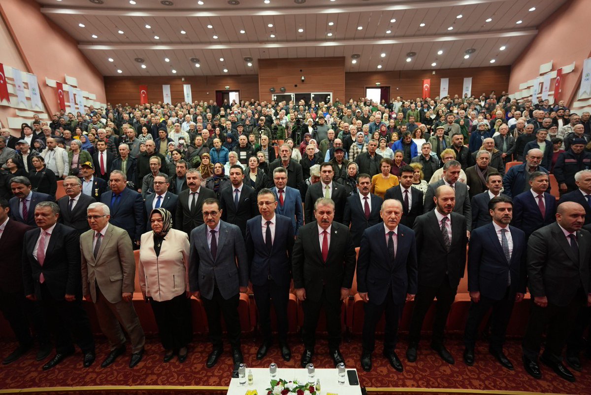 Mustafa_Destici's tweet photo. Çevre, Şehircilik ve İklim Değişikliği Bakanlığımıza bağlı TOKİ’nin 500 Bin Sosyal Konut Projesi kapsamında Eskişehir’de inşa edilecek 6.055 konutun kura çekilişine katıldık.

Hemşerilerimizin yeni yuvalarına kavuşma heyecanına ortak olduk.

Hak sahiplerine hayırlı, uğurlu olmasını temenni ediyorum.🇹🇷