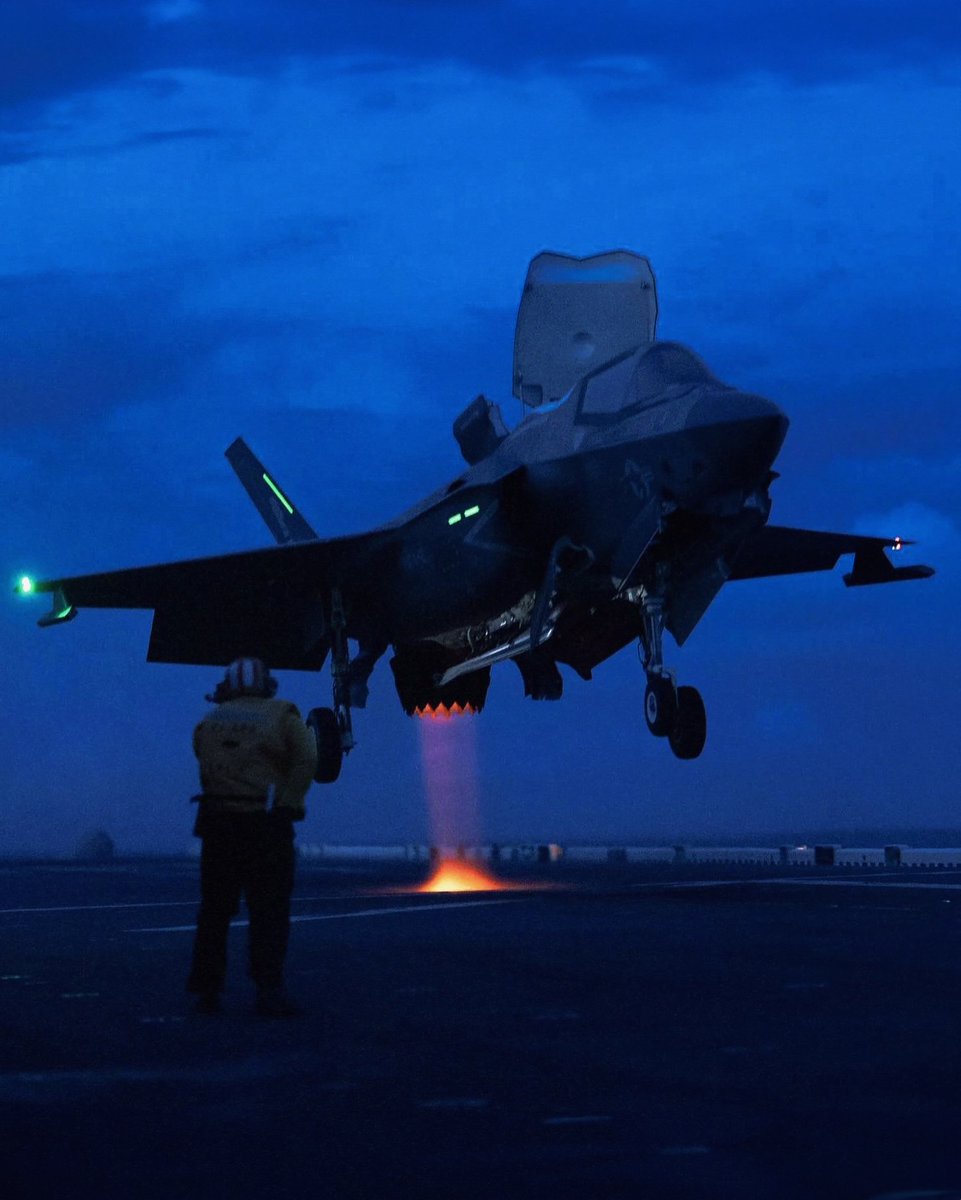 >[    n i g h t    ]