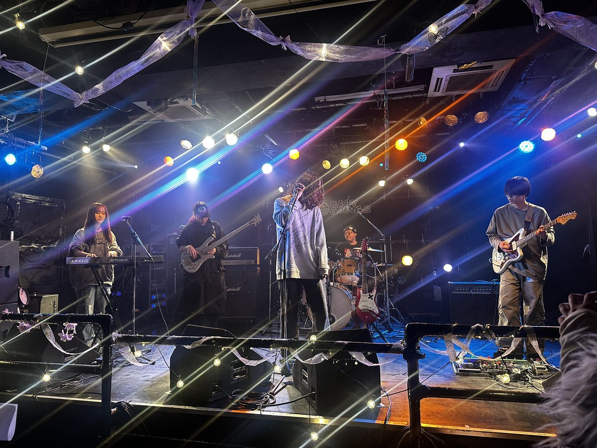 hayuri_spn's tweet photo. そしてまさかのそこでバンド出演していた野生のミズタニネオくん現る！！！
なんだよー！！！ばちくそかっこよかったよ！！！また聴きに行くよ！！！ https://t.co/KoTB7eYjf7