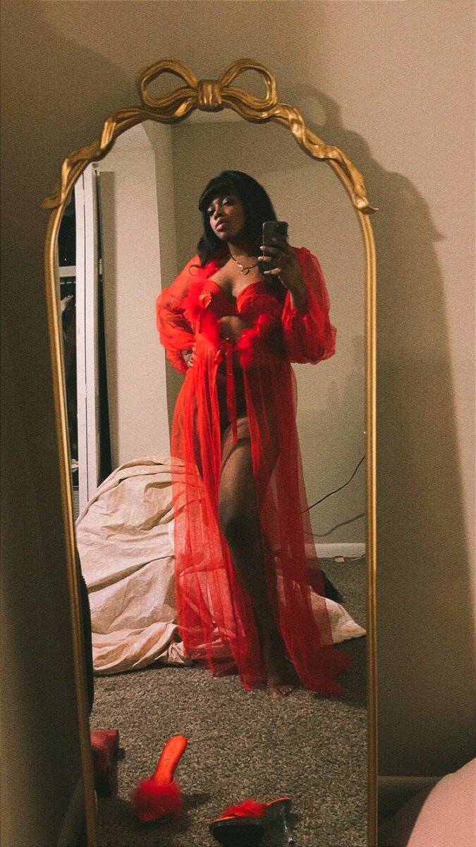 BlahMickey's tweet photo. i love me. so, i’m my own valentine. https://t.co/gwkatcCg4g