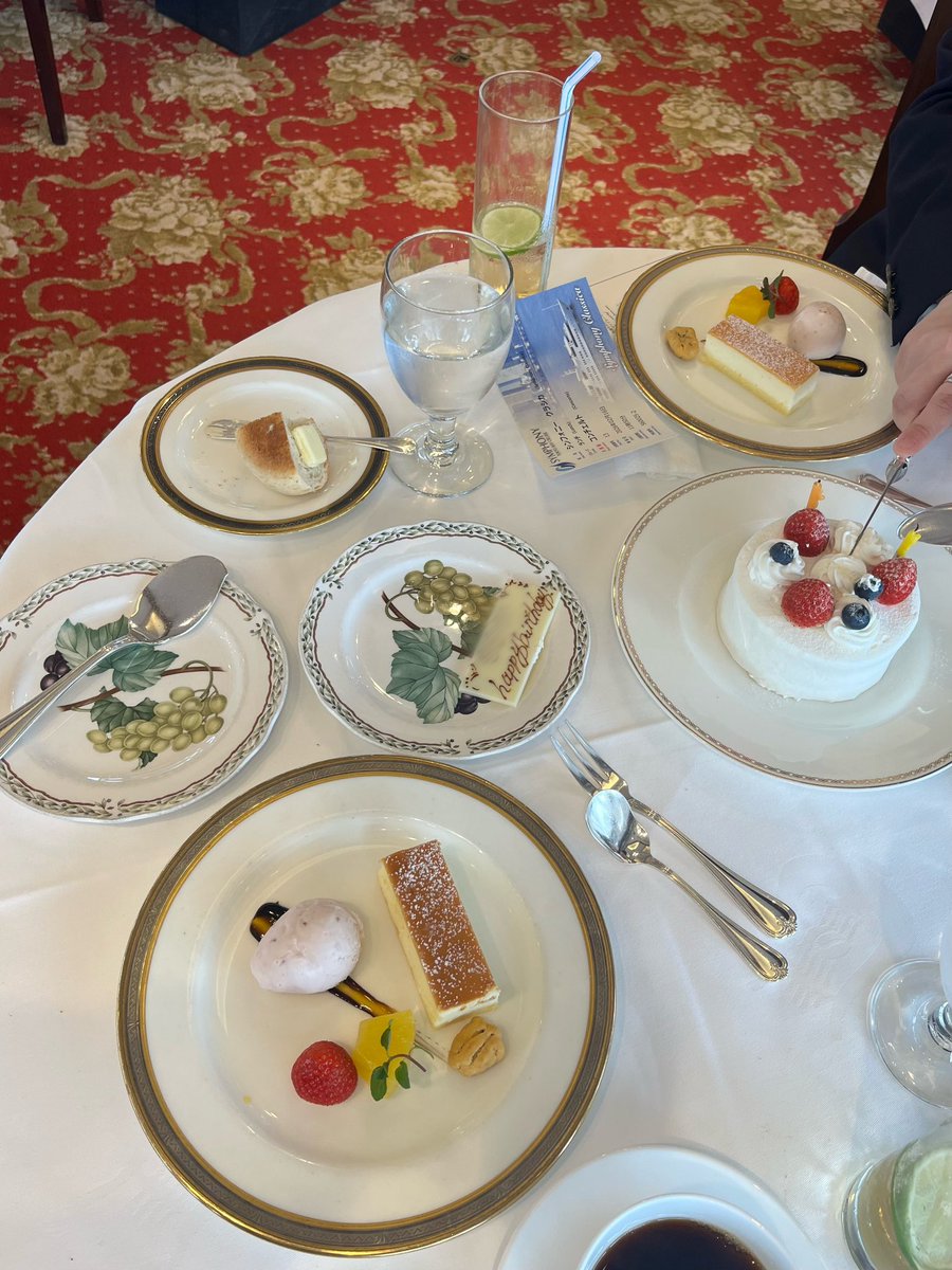 i2ishp's tweet photo. 今まででいちばん大事にされていると実感した誕生日🧸🍰

私の些細な発言を覚えていてくれたり今だから話せることを教え合ったりして、また一段と愛が深まった🙂‍↕️💌
たくさん考えてくれたことが伝わる、夢みたいな日をプレゼントしてくれてありがとう。
はるさんの恋人で幸せ！恋！🫂💐 @ci_af7 https://t.co/AXzxnJajAE
