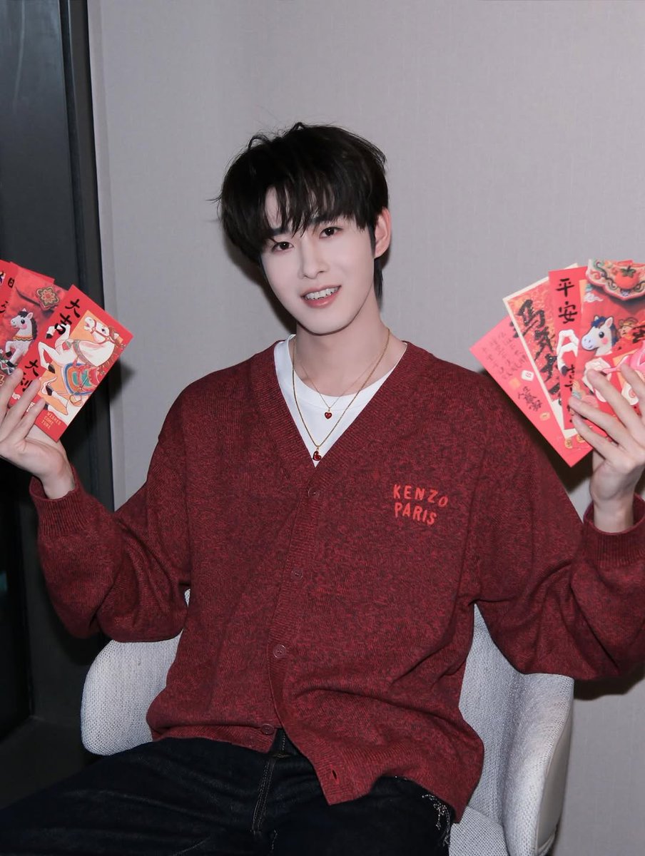Happy Year of the Horse ! Friend of the house #JERRYTIAN wearing