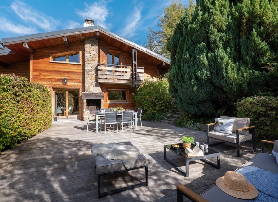 TripsExperts's tweet image. 🏔️شاليه بارافايس – لا كلوزا، فرنسا 🇫🇷
 تصميم ريفي فاخر بمساحة 205م² موزع على 3 طوابق،
 يتسع لـ 9 ضيوف🌿
 موقع هادئ قريب من الأنشطة🛏️
 إقامة راقية وسط الطبيعة📍
 مثالي للعائلات ومحبي الاسترخاء

للحجز والإستفسار تواصل معنا📩
  buff.ly/5Ofbr1d

#فرنسا #سويسرا