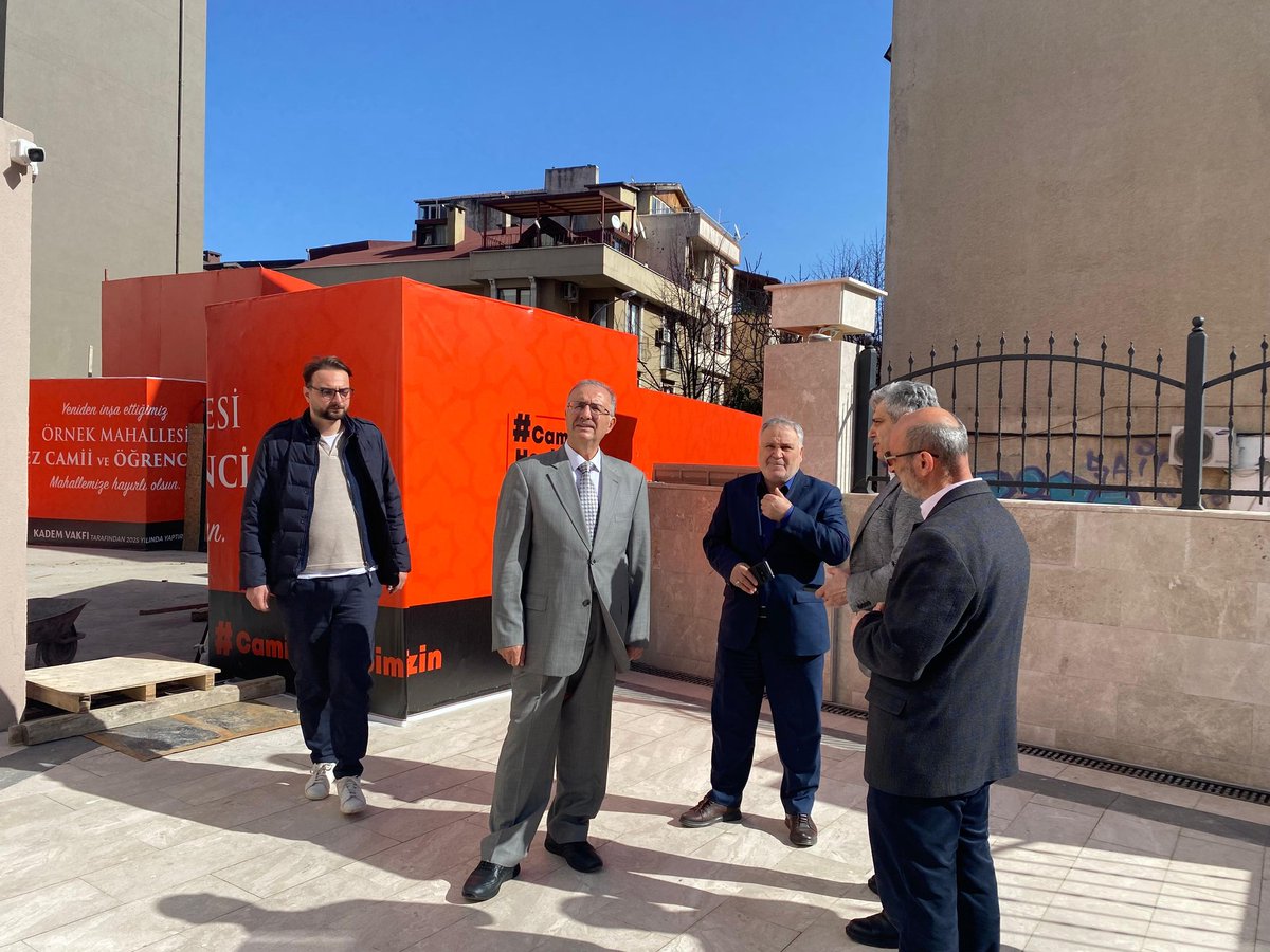 Ataşehir İlçe Kaymakamımız Bekir DINKIRCI ve İlçe Müftümüz Hüseyin AKSOY bu gün KADEM tarafından yaptırılan ve açılma safhasına gelen Örnek Mahallesi Merkez Camii' ni ziyaret ettiler. İncelemelerde bulundular. Caminin son durumu ile ilgili görevlilerden bilgi aldılar.