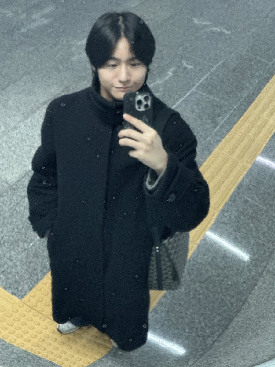 근데 승식이는 진짜 물건도 깨끗하게 오래 쓰고 옷도 소중히 오래 입는다🧥✨