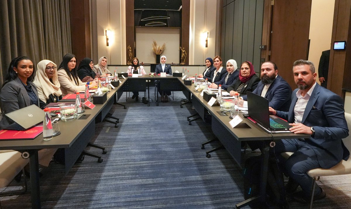 undpiniraq's tweet photo. اعتمدت قاضيات من العراق، فلسطين، الجزائر، اليمن، المغرب وقطر إعلان بغداد، الذي أعلن عن تأسيس شبكة القاضيات العربيات. 

يُعد الإعلان خطوة هامة تجاه تعزيز التعاون القضائي وضع المرأة القاضية ودورها القيادي في المنطقة العربية. https://t.co/eo9Mhx3yC2