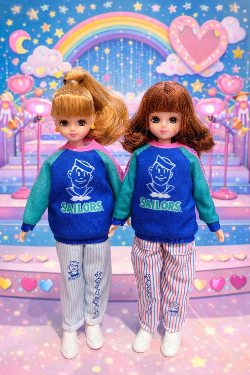 yashinomi80s's tweet image. 私のように今回のリカちゃんくじにハマっている人はドールそのものはすでに持っていて服やドール撮影に使える小物を求めている人が多いと思うのでセーラーズのリカちゃん服、売って欲しい！トレーナー可愛すぎる。
※可動ボディはピュアニーモSを使用
#リカちゃんくじ 
#SAILORS