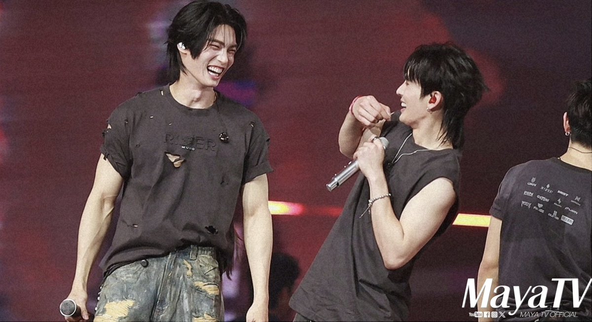 รูปนี้พี่วินกับน้องแซนต้าน่ารักมาก เด็กจิ๋วยิ้มตาปิดเลย