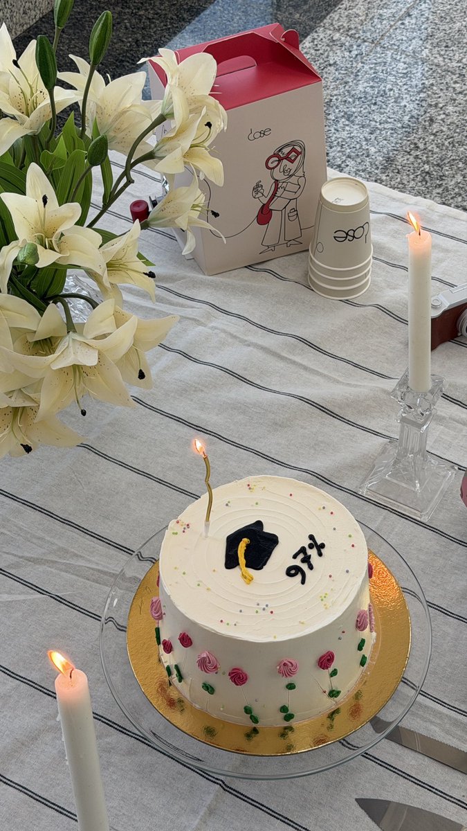 _lll1e's tweet photo. ⏳🎓✨ https://t.co/20vEGiGo87