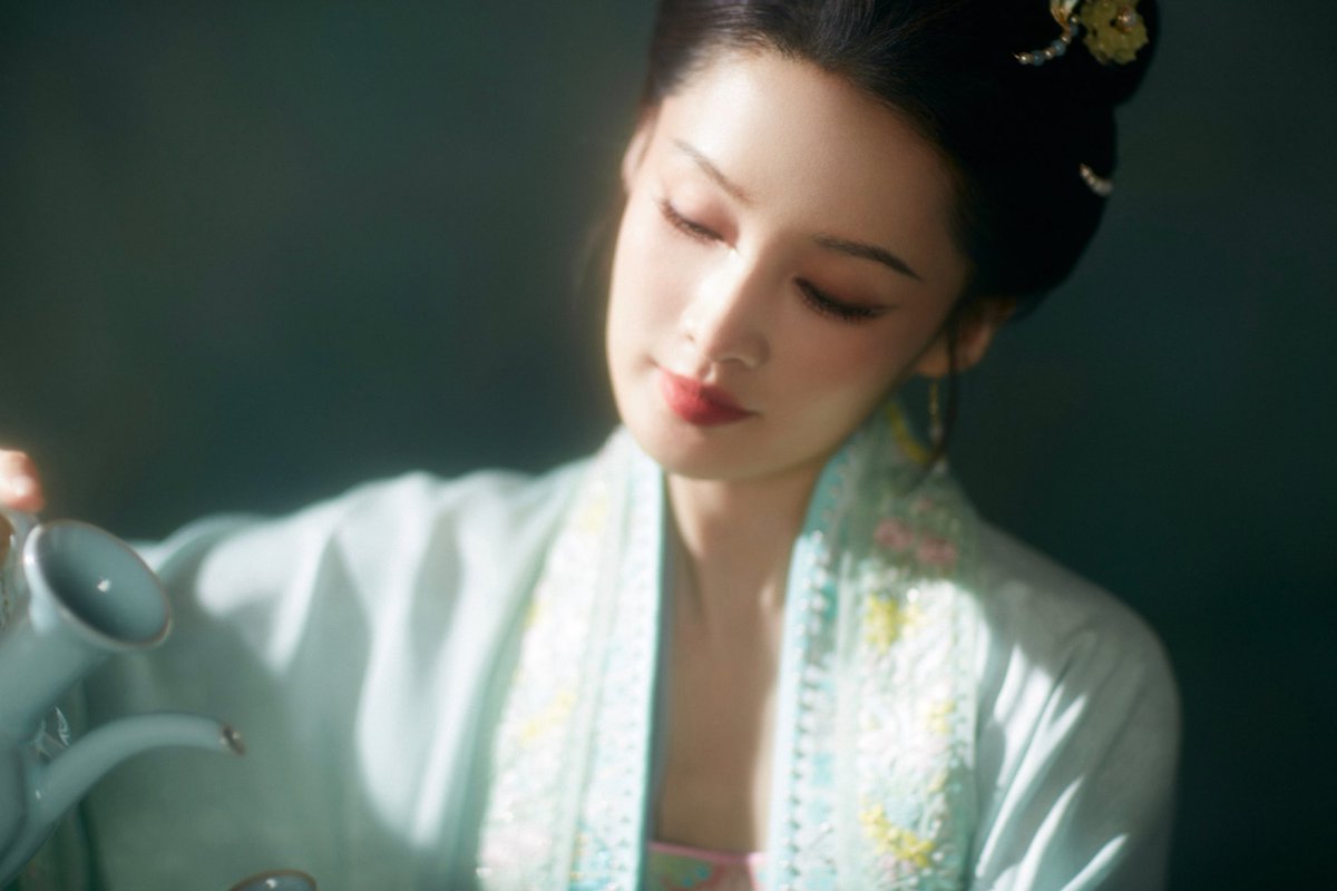 liqin_space's tweet photo. 260216 #Liqin studio

“Liqin looking back at the ancient time with elegant, resonate with her.”

#CMGNewYearGala #春晚 
#李沁 #이심
1/4 https://t.co/okRndRTlll