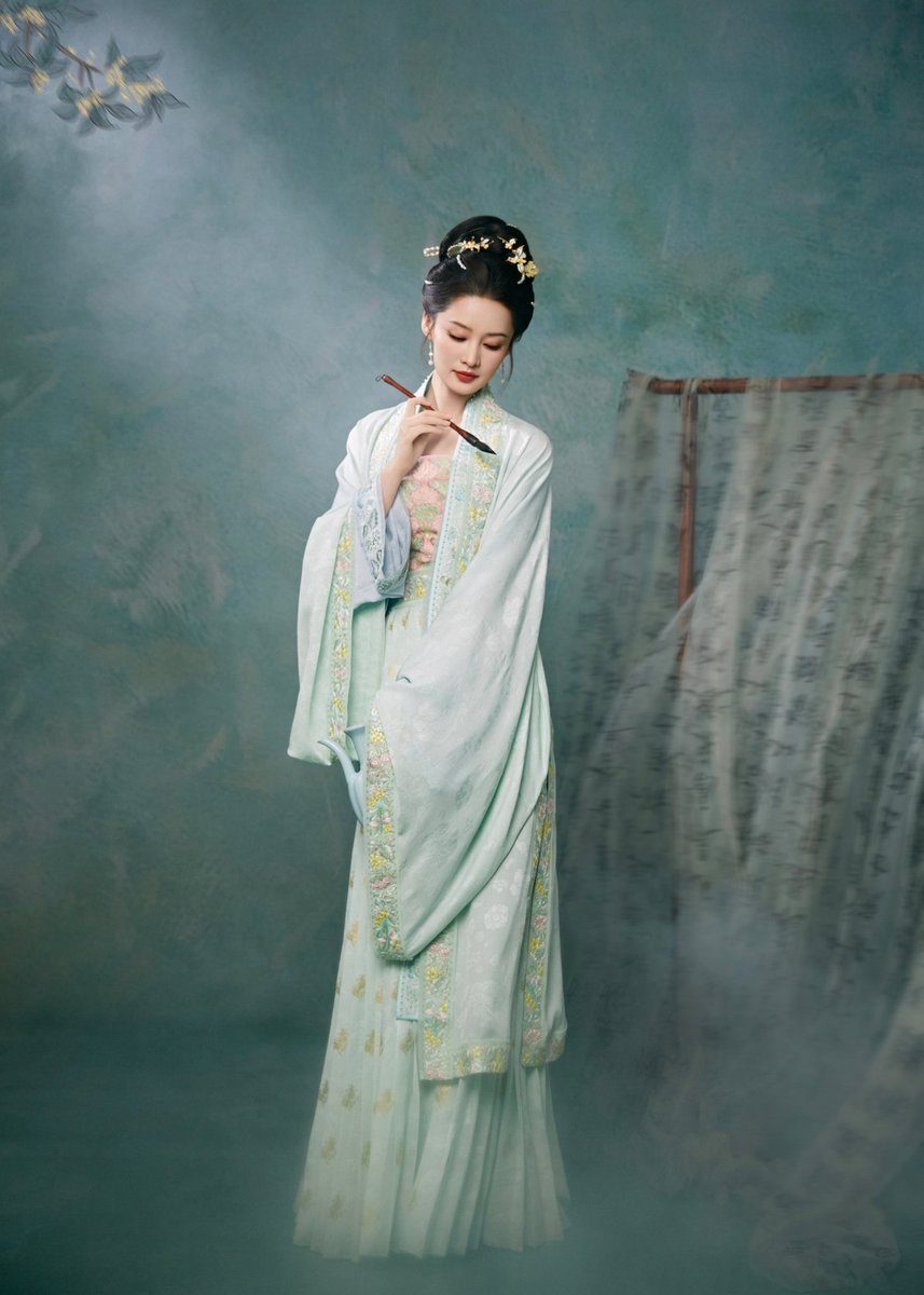 liqin_space's tweet photo. 260216 #Liqin studio

“Liqin looking back at the ancient time with elegant, resonate with her.”

#CMGNewYearGala #春晚 
#李沁 #이심
1/4 https://t.co/okRndRTlll