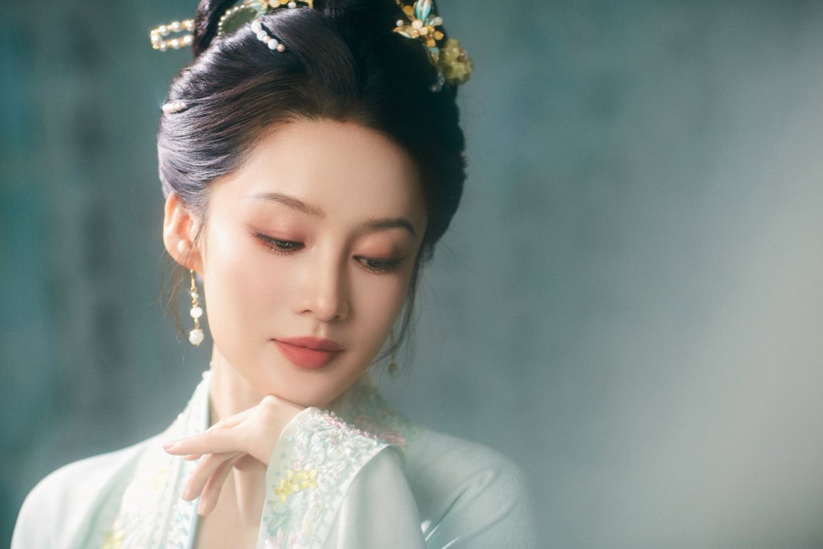 liqin_space's tweet photo. 260216 #Liqin studio

“Liqin looking back at the ancient time with elegant, resonate with her.”

#CMGNewYearGala #春晚 
#李沁 #이심
3/4 https://t.co/zeyLLC9myd