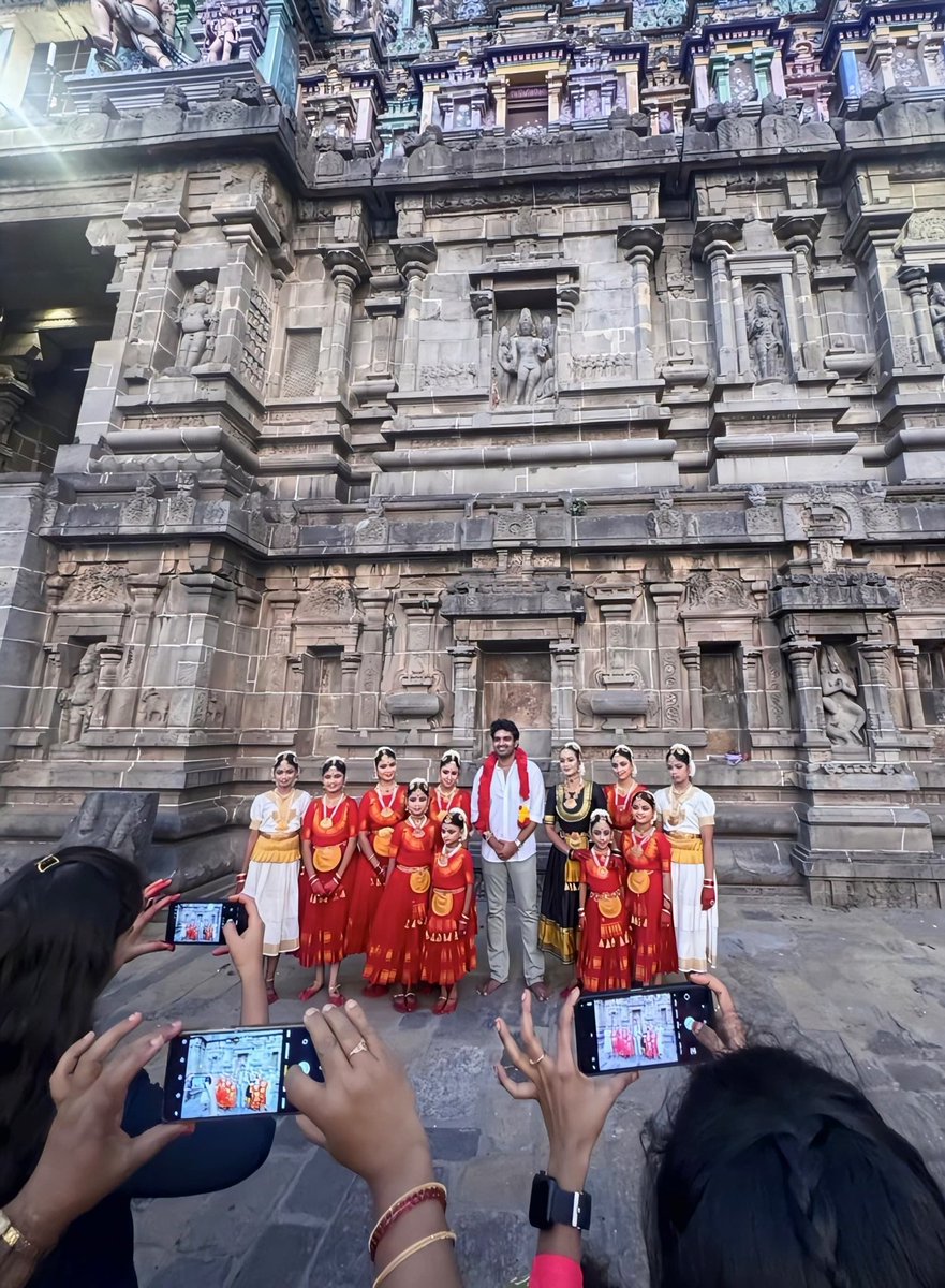 KiranAbbavaram Visited Chidambaram Temple on occasion of Maha Shivaratri 🔱
<a href="/Kiran_Abbavaram/">Kiran Abbavaram</a>

#kiranabbavaram #teamkiranabbavaram #Mahashivratri