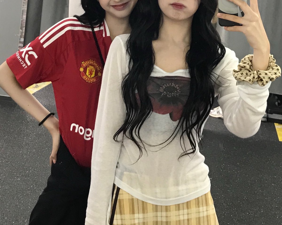 picbaemon's tweet image. AHYEON WEVERSE UPDATE 

Happy birthday, our Goyammi 🐈‍⬛  
Let’s go eat tteokbokki together~ 🥳