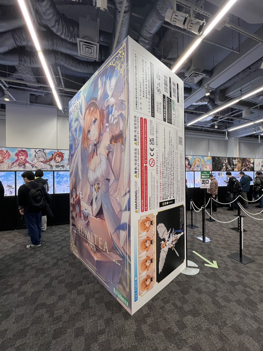Revetronique's tweet photo. 以前見たキューティーロイドよりも進化してた！膝関節もいずれ曲がって歩行しそう。ビジュアル重視ならプロジェクタ投影の顔と体の肌の色は合わせてほしいかな。
#GENkaigi で聞いたリアルの服をVRに持ち込むプロジェクトも展示されてた！あと箱でかい
#コトブキヤコレクション #コトコレ #Cutieroid https://t.co/B9QgQONoIh