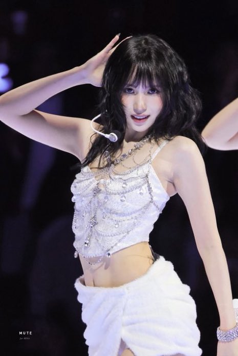 GASPP OH MY GOD THIS SHOT