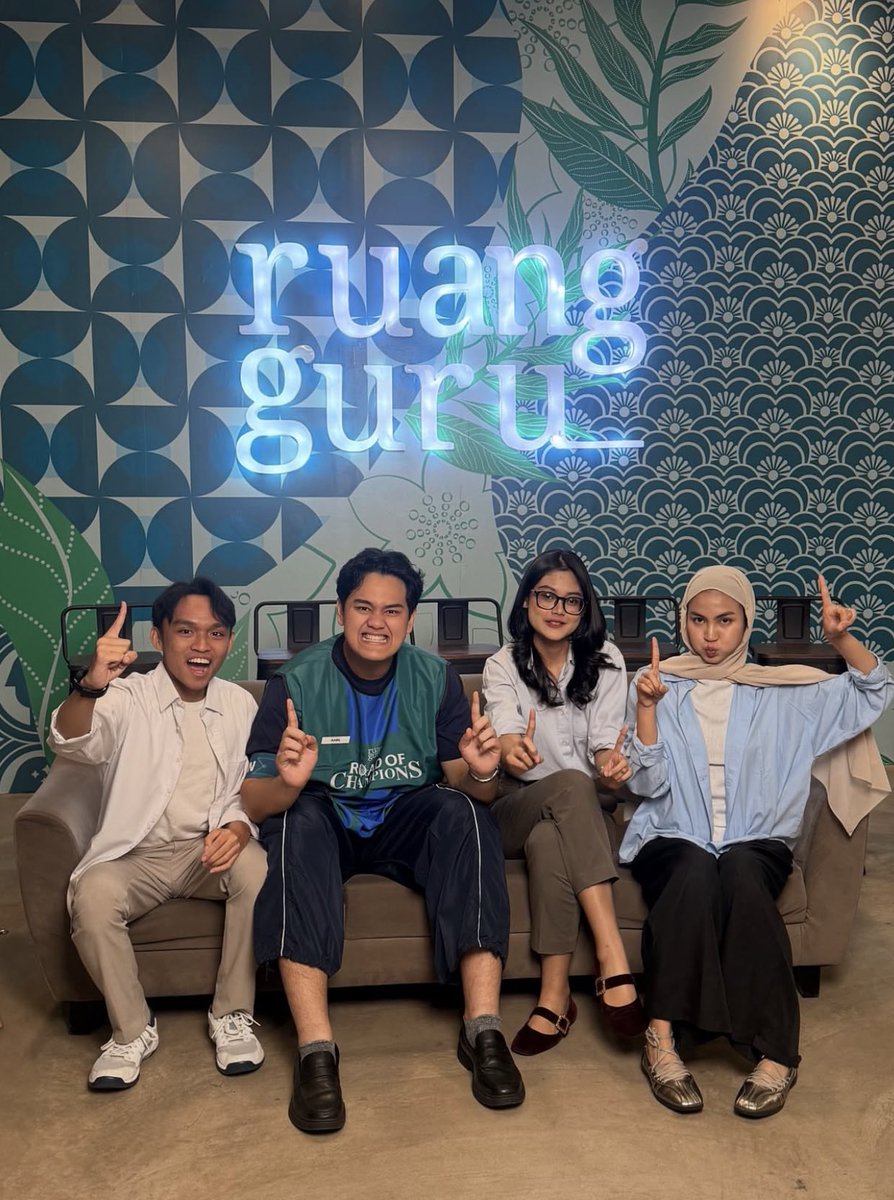 siap kakak senior 🫡
(yaampun nangis aku rek liat foto ini, kangen sekali)