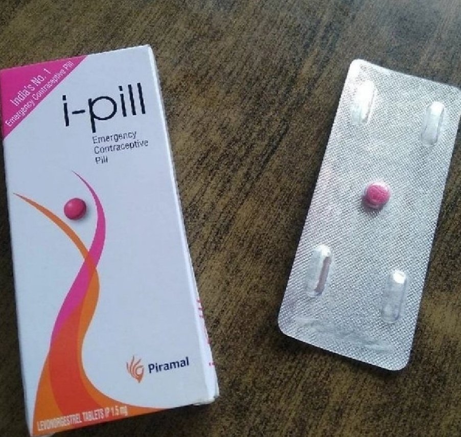 हम हमेशा कहते हैं कि प्रकृति की बनाई चीजों से छेड़छाड़ नहीं करना प्रकृति ने जितना दिया उसमें खुश रहो।

ये भाई साहब प्रदीप है जोकि 3 बच्चों के बाप थे साथ काम करने वाली महिला से प्रेमप्रसंग हो गया वेलेंटाइन डे पर ओयो ले गए।

2 बजे महिला होटल से चली गई लोगों ने जाकर देखा तो भाई मृत