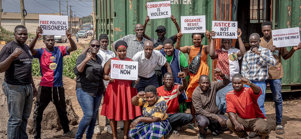 ActiveHrd123's tweet image. On Valentine’s Day, I joined comrades from Lubaga Social Justice Centre to spread revolutionary love. We called on citizens to stand in solidarity with those abducted during the recent general elections @SolidarityUg
#FreePoliticalPrisonersUG
#DefendAssemblyRights
#UnityisPower
