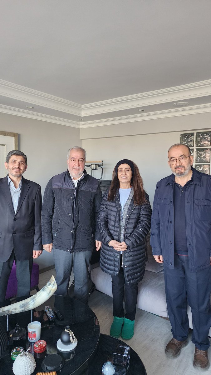 🎤✨ Yıldız Tilbe’den Gazze’ye Bir Büyük Destek Daha!

Yıldız Tilbe’nin Gazze’ye uzanan yardım eli durmuyor…

Sanatçı Yıldız Tilbe, daha önce 300 bin dolar bağışlayarak Gazze’de iki ayrı çadırkentin kurulmasına öncülük etmişti.

Şimdi ise Ramazan ayında çadırkentlerde kalacak
