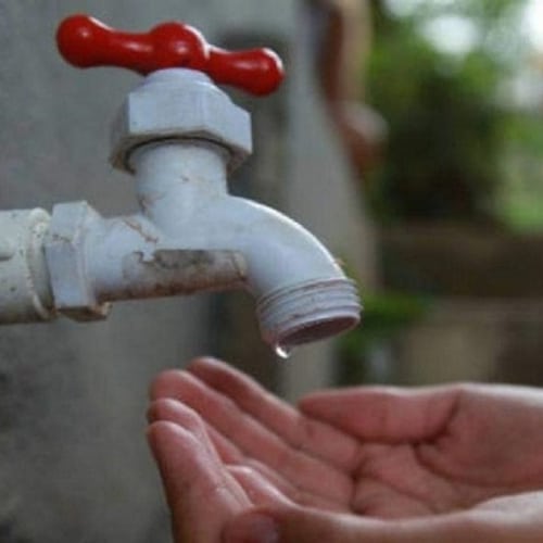 infomacaracuay's tweet photo. Srs @oficialhidroven @HidroCapital2 @minaguasoficial aún sin recibir suministro de agua urbanización #Macaracuay #16Feb https://t.co/R5eOiq9Y7g